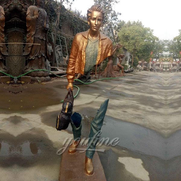 Abstract bronze traveler statue